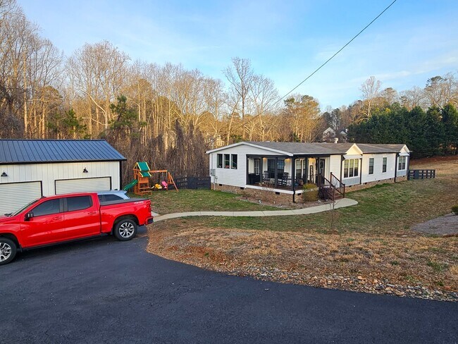 Building Photo - 4330 Hurt Bridge Rd