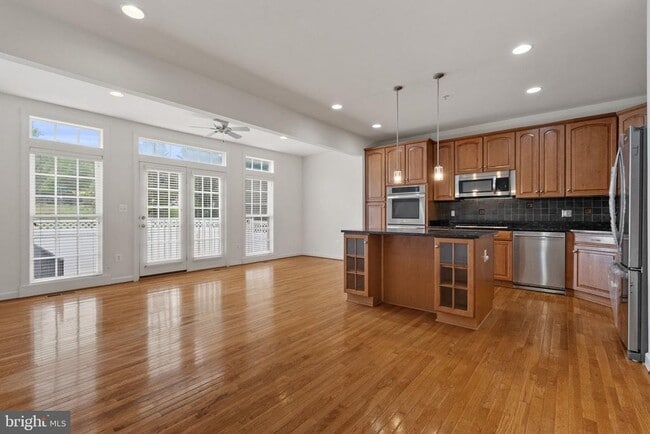 Building Photo - 1515 Regent Manor Ct