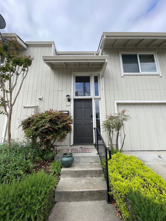 Building Photo - Walk to Japantown,  Updated 2 / 2.5, Cat &...
