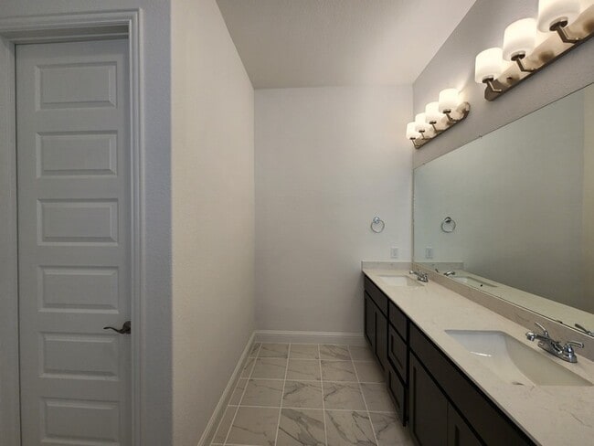 Building Photo - Move-in Special: 50% off second full month...