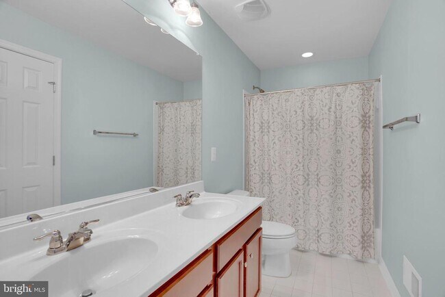 Building Photo - 42598 Chisholm Dr