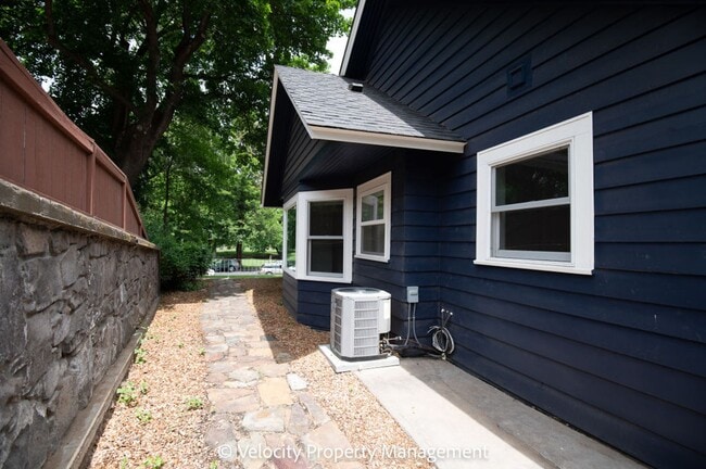 Building Photo - Beautiful Home Across the Street from Drake Park!
