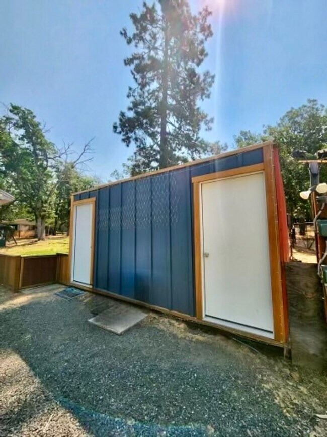 Building Photo - Horse property on 2.8 acres in Ruch with 2...