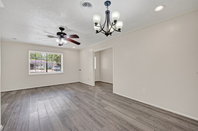 Building Photo - 9667 Meadowvale Dr