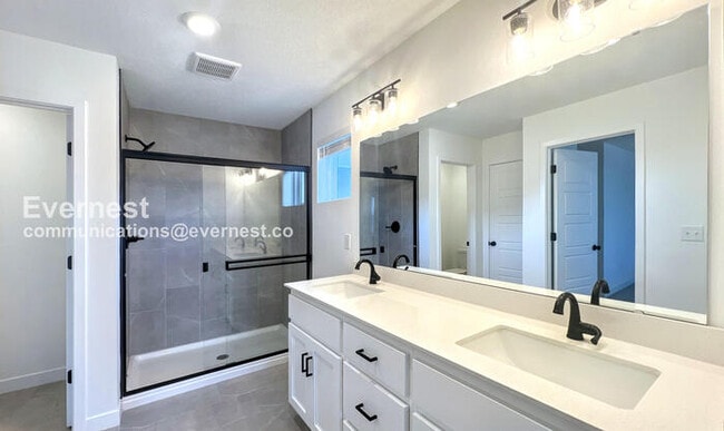 Building Photo - 27605 E Red Fox St