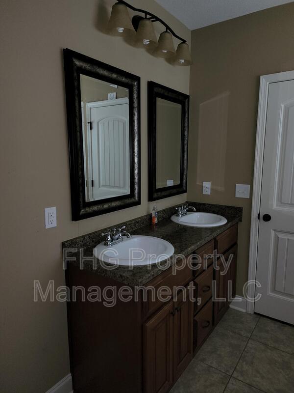 Building Photo - 205 Allington Ct