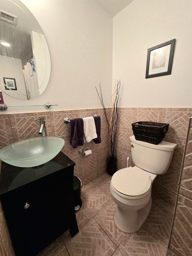 Building Photo - 123 Washington St