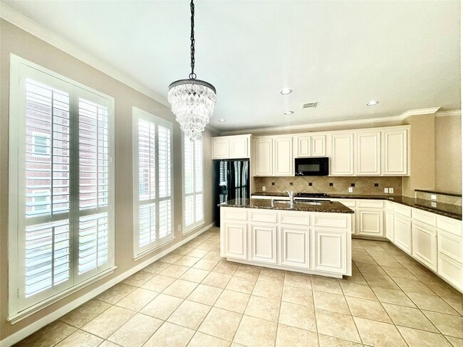 Building Photo - 32 Waugh Dr