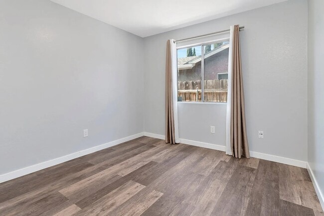 Building Photo - 10231 Empress Ave