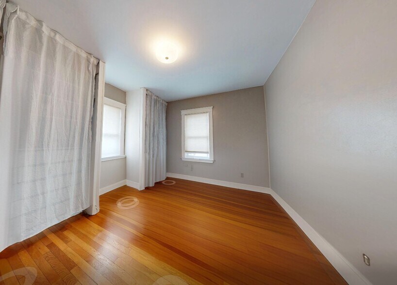 Building Photo - 47 Lasell St