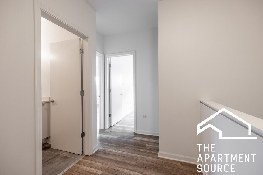 Building Photo - 2700 W North Ave