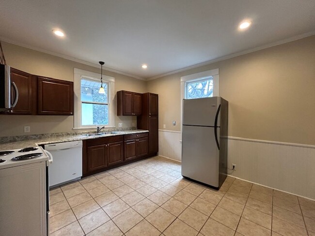 Building Photo - LOVELY 3 BEDROOM 1  BATH HOME AVAILABLE FO...