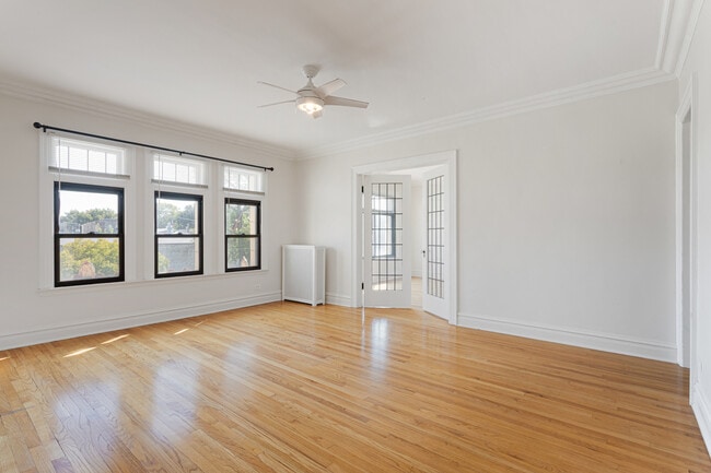 Building Photo - 2352 N Spaulding Ave