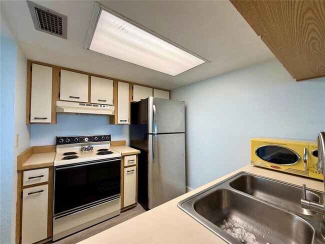 Building Photo - 3600 S Ocean Shore Blvd