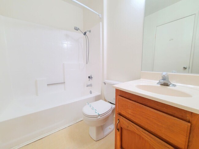 Building Photo - 10844 Pepper Way