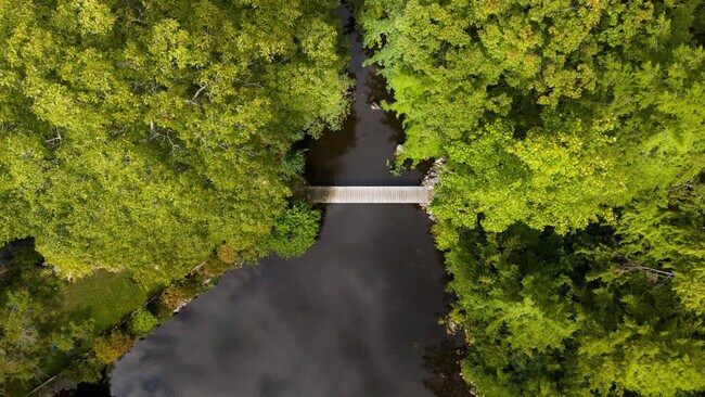 Building Photo - 2046 Lakeside Dr W