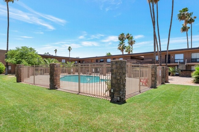 Building Photo - 2-bedroom, 2-bathroom in Prime location!