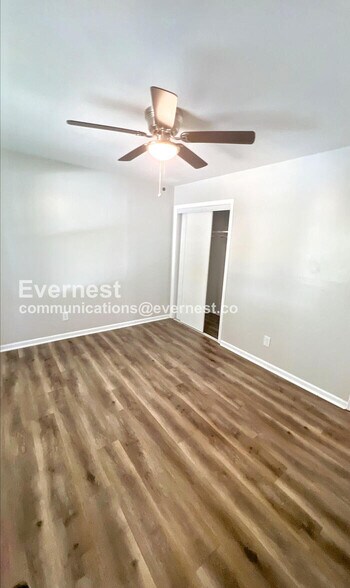 Building Photo - 1303 Michele Dr