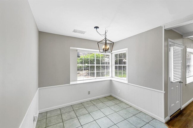 Building Photo - 614 Val Lena Dr