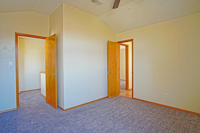 Building Photo - 13141 Neon Ave NE