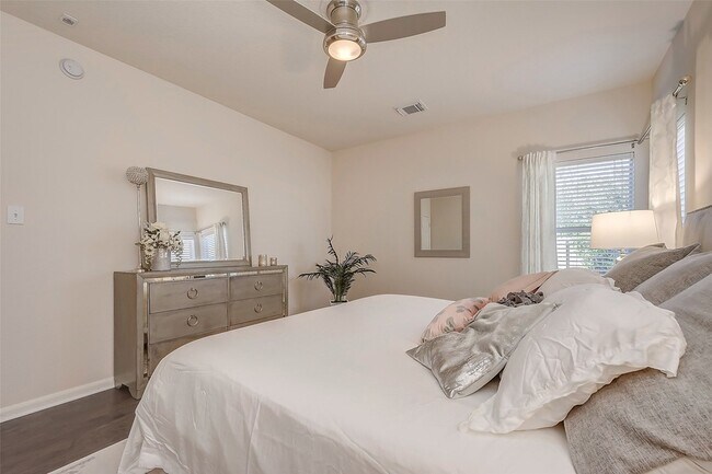 Building Photo - 25311 Sierra Woods Ln