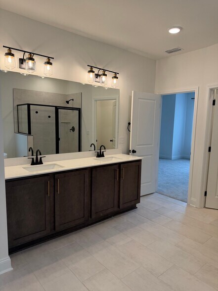 Building Photo - 2718 Willowoak Trl