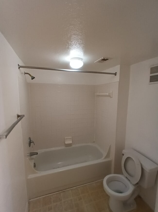 Building Photo - 7330 Westpointe Blvd