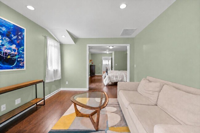 Building Photo - 926 Norgate Dr