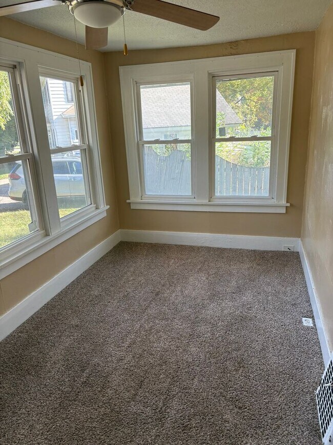 Building Photo - 2 BR house w garage, CA, fireplace