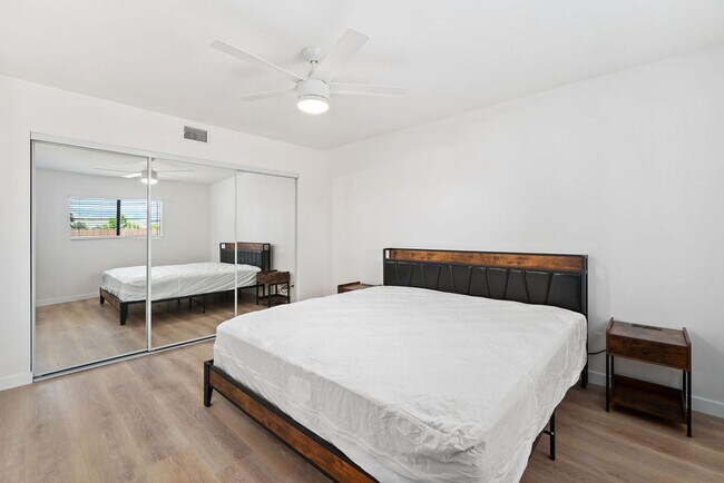 Building Photo - Fully remodeled luxury 3 bedroom 2 bathroom home with 2 car garage