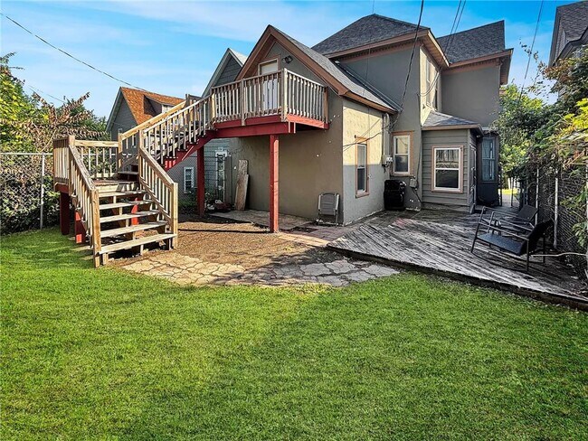 Building Photo - 417 Mt Ida St