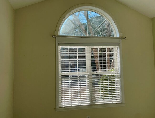 Building Photo - 3 Bedroom 2 Bathroom with a  Bonus Room  House in Winding River Plantation