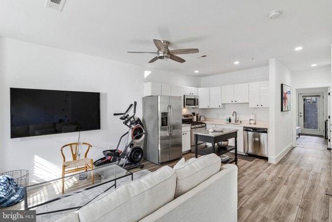 Building Photo - 1915 6th St NW