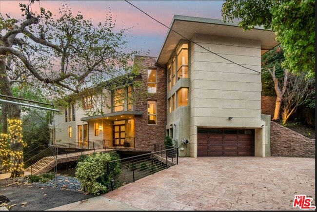 Building Photo - 3685 Mandeville Canyon Rd