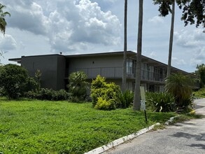 Building Photo - 5020 W Irlo Bronson Memorial Hwy