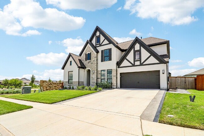 Building Photo - "Spacious 5-Bed Oasis with 4.5 Baths – You...