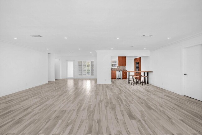Building Photo - 850 W Camino Real
