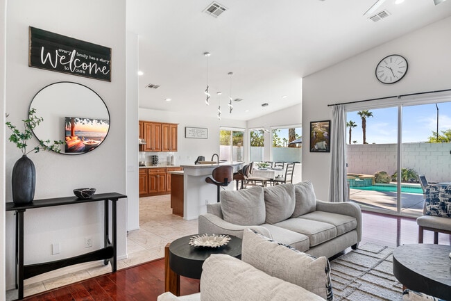 Building Photo - 79535 Dandelion Dr