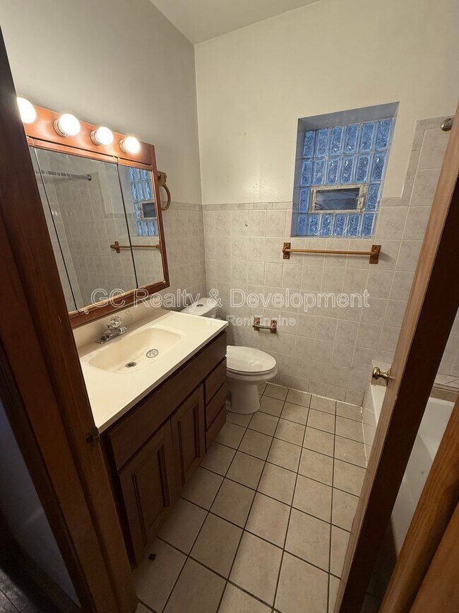 Building Photo - 6124 S Whipple St