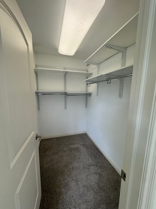 Building Photo - 581 Beehler Dr
