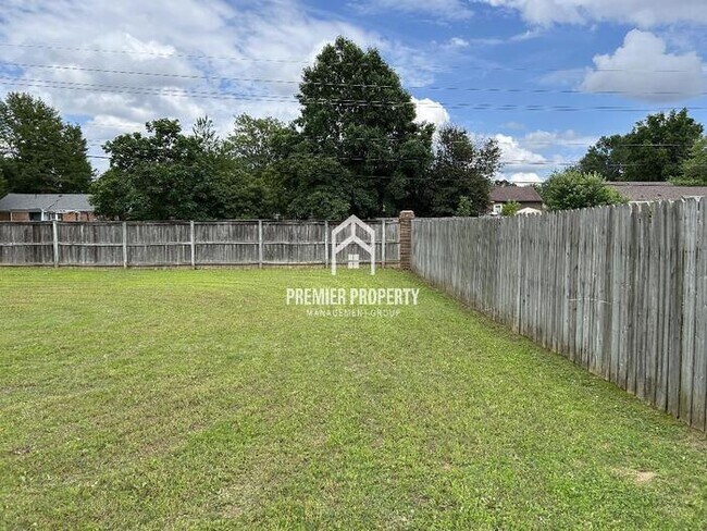 Building Photo - 6232 Ravenwood Lake Dr E