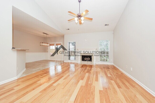 Building Photo - 1006 Prince St