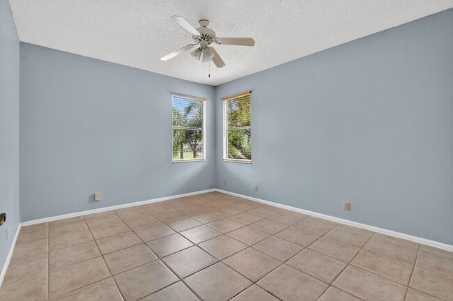 Building Photo - 5801 Coach House Cir