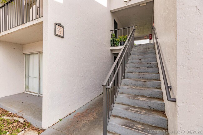 Building Photo - 1153 Lake Victoria Dr