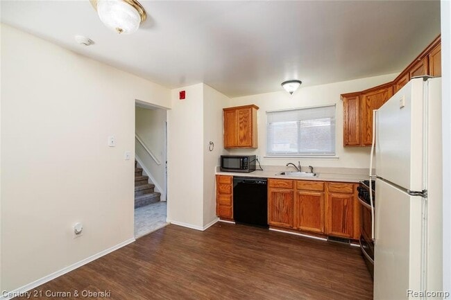 Building Photo - 44543 Savery Dr