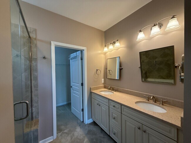 Building Photo - 5818 Glenmore Garden Dr