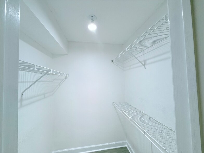 Building Photo - 1504 Lincoln Way