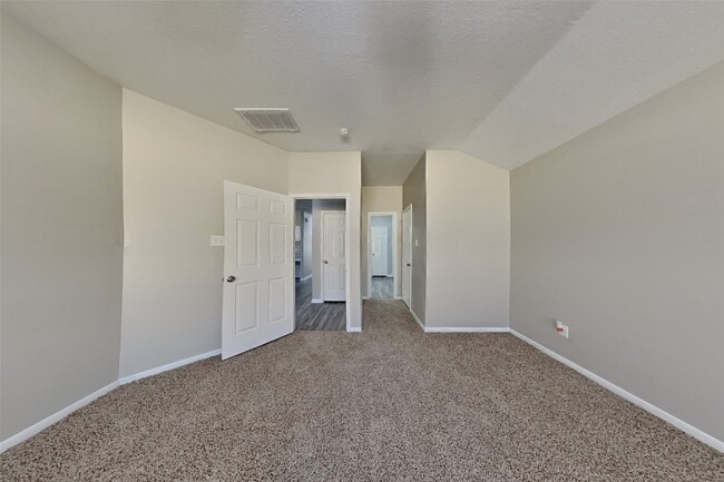 Building Photo - 10726 Perigrine Dr