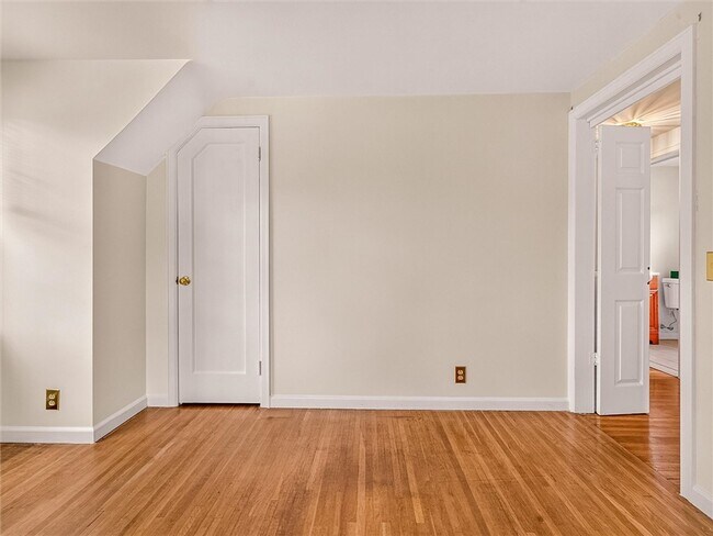 Building Photo - 82 Clovercrest Dr