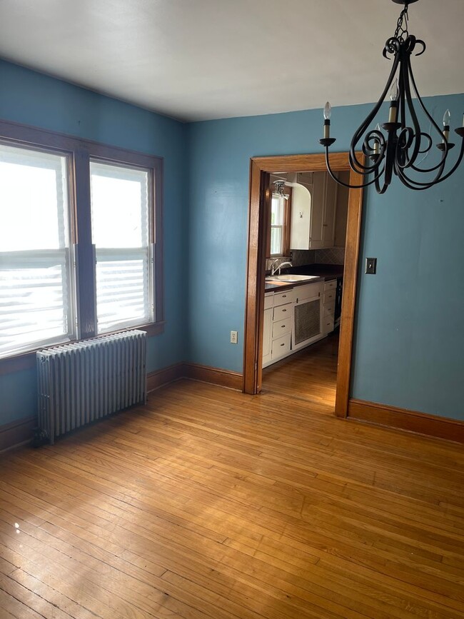 Building Photo - 3BR Home with Large Yard & Extra Storage